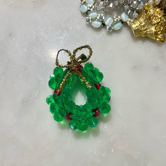 Vintage Christmas Wreath Pin - Picture 1 of 4